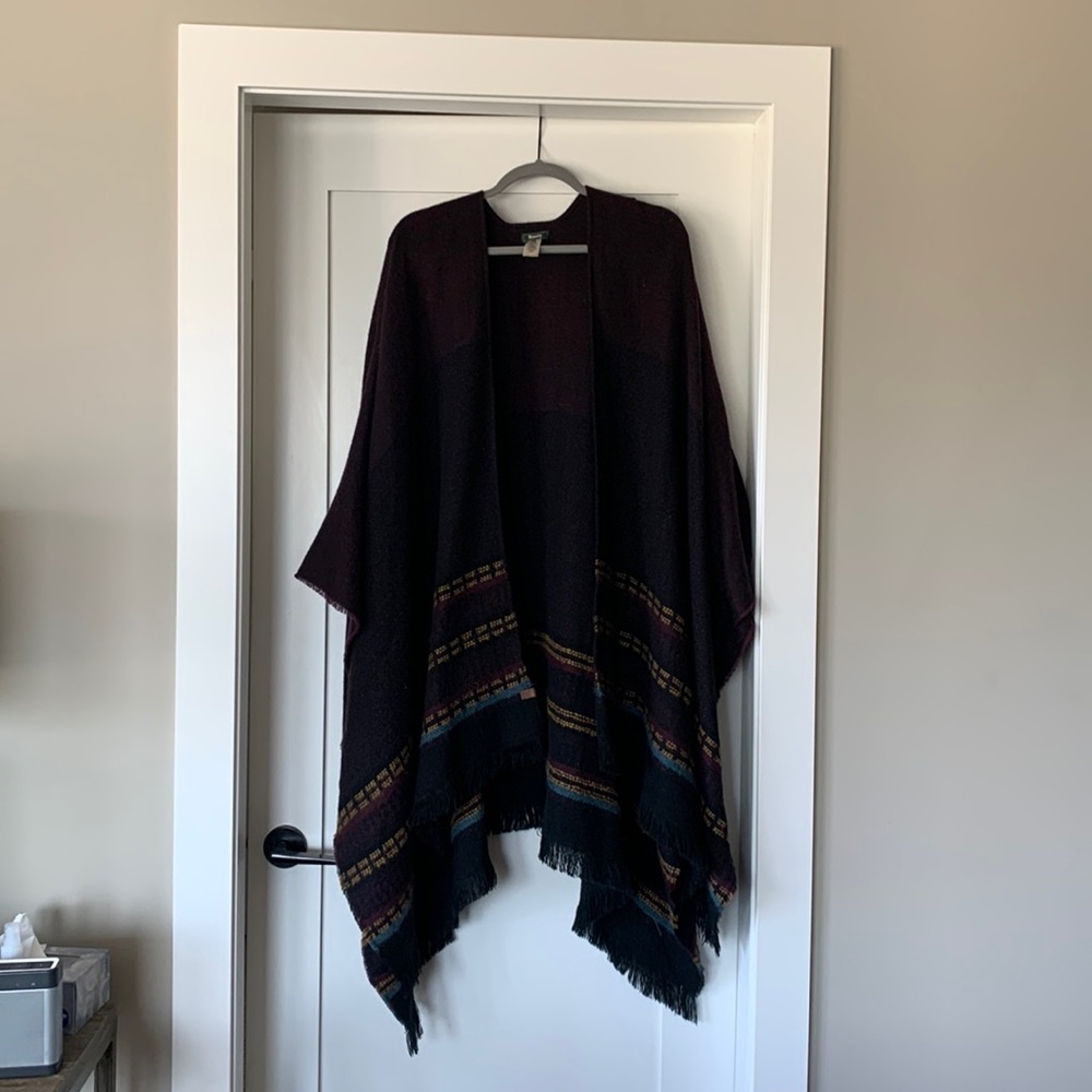 Roots Wrap, perfect for summer evenings . It’s lightweight with lovely colours.